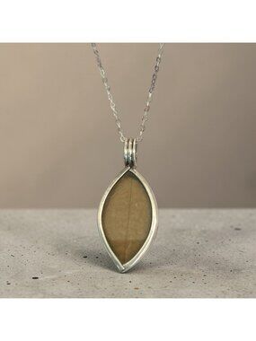 Sterling 950 Silver Leaf-Inclusion Pendant Necklace 16 Inches Long Made In Italy